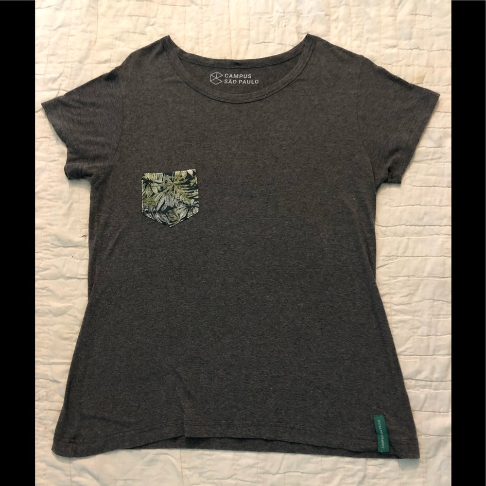 Campus dark grey tee with tropical pocket